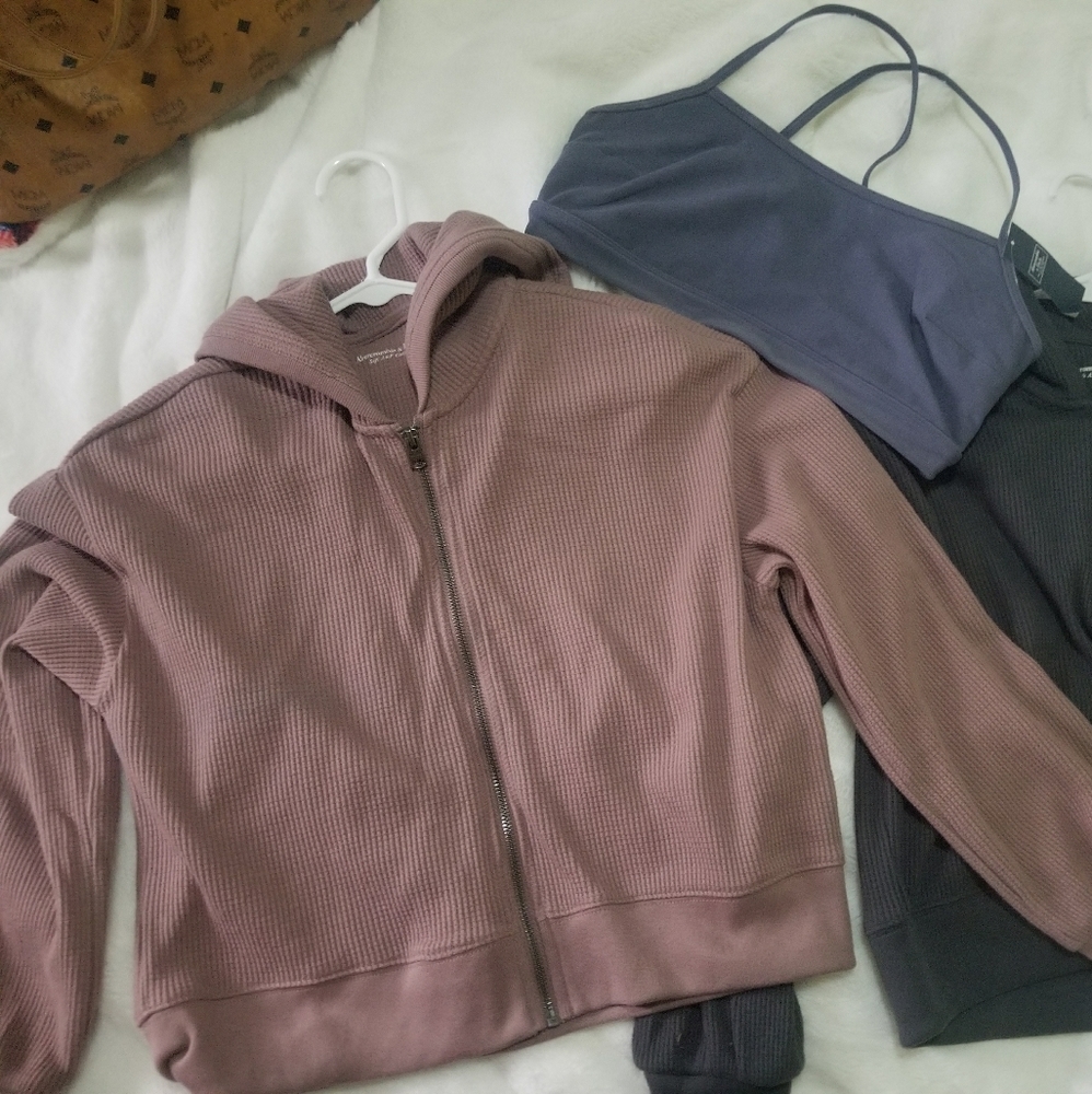 2 xs abercrombie and Fitch sweaters. Large bralette and a hat!